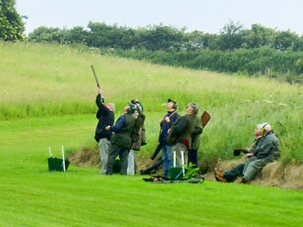 MONCKTON-SHOOTING-GROUND-A-LOCAL-SYNDICATE-SHOOT-21-JUNE-07-PIC-4.JPG